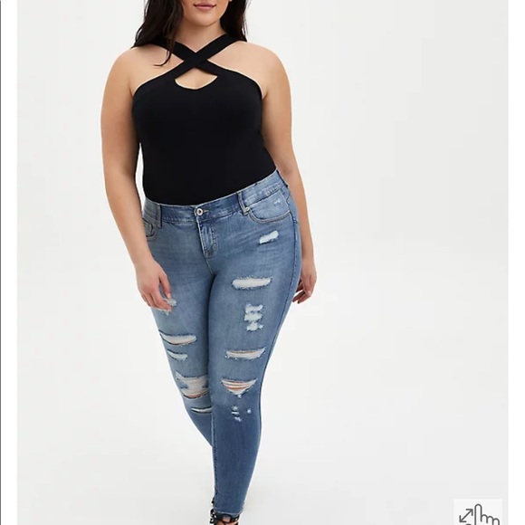 Nwt Torrid size 6 Black foxy cross front Cami - Picture 3 of 6